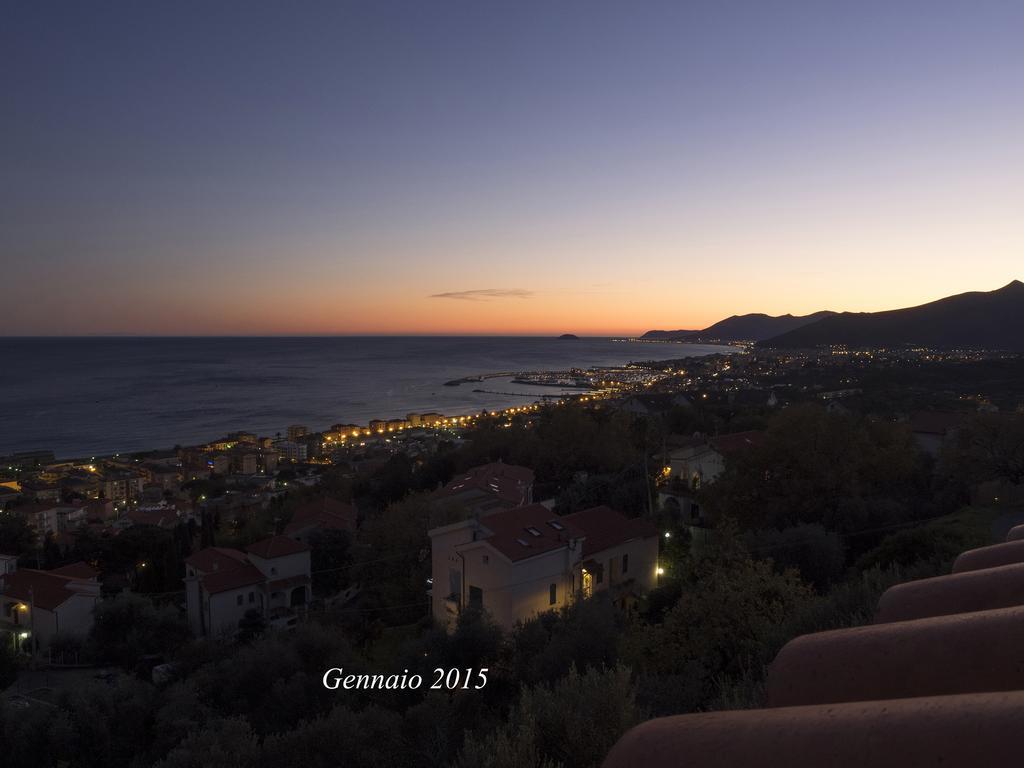 Bed and Breakfast Tra Gli Ulivi Pietra Ligure Exterior foto