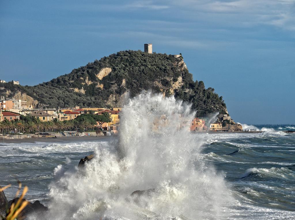 Bed and Breakfast Tra Gli Ulivi Pietra Ligure Exterior foto